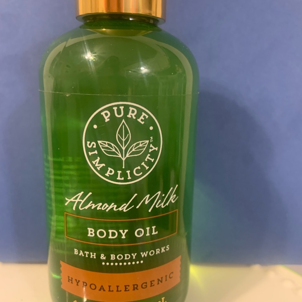 Bath and Bodyworks, almond milk, body oil - Picture 4 of 4